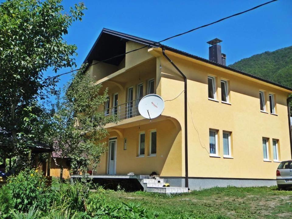 Dedushi Guesthouse &Wood Cabins-Camping Place Gusinje Exterior photo